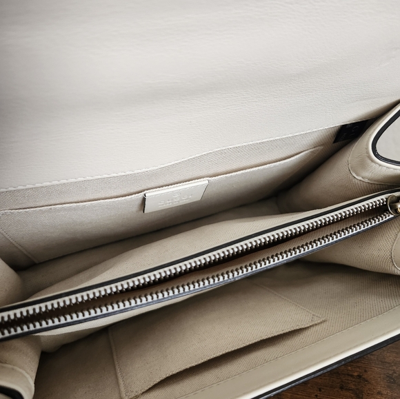 Gucci Medium Dionysus Top Handle Bag - Picture 12 of 16